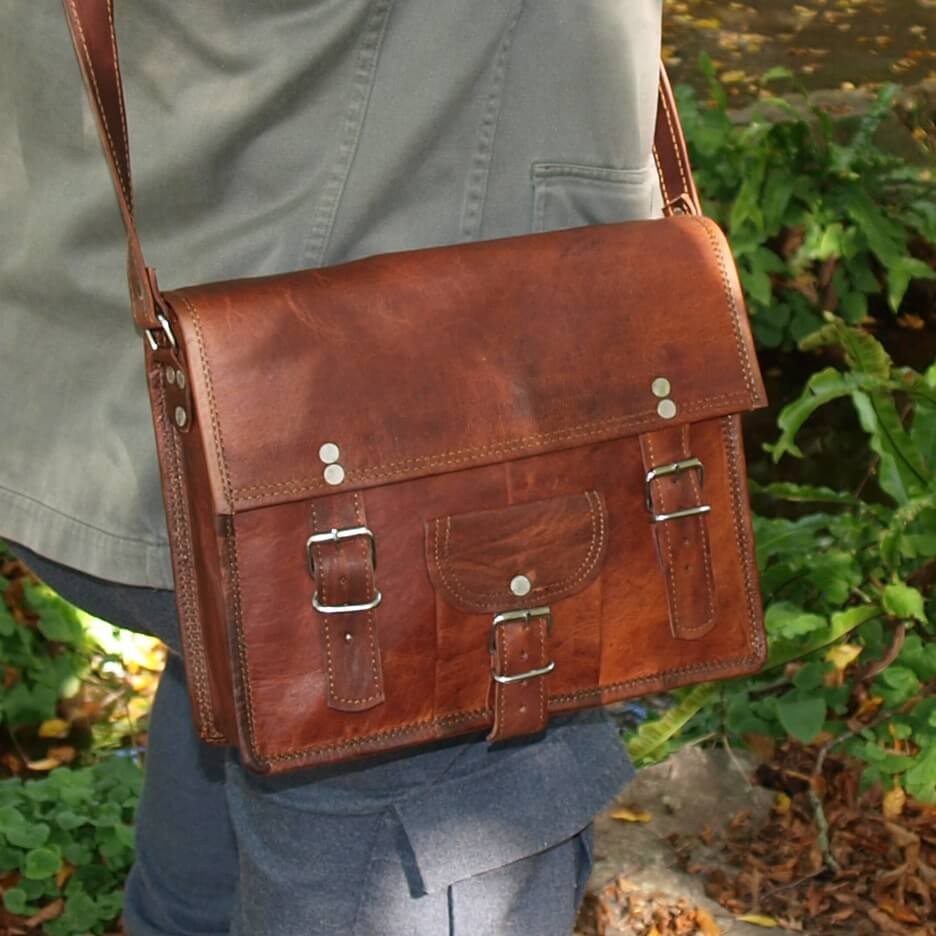 Sacoche / petit cartable en cuir vintage – 2 boucles – M (Design : Arrondi)