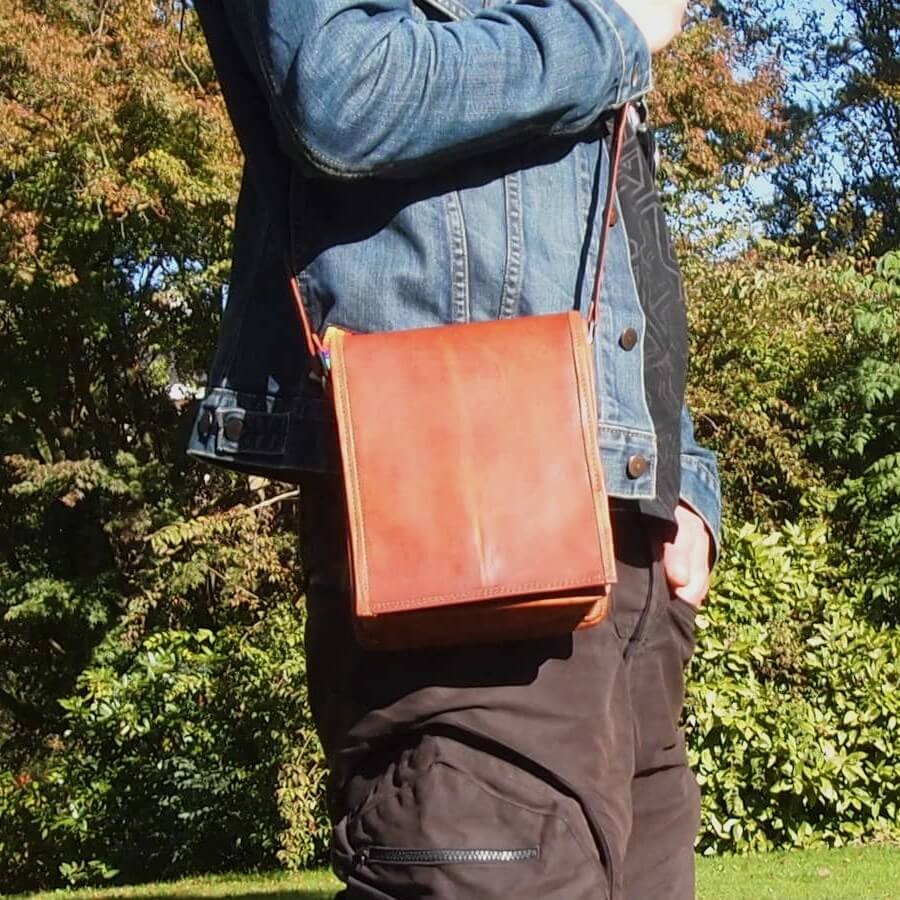 Petite sacoche homme en cuir à pression aimantée - S