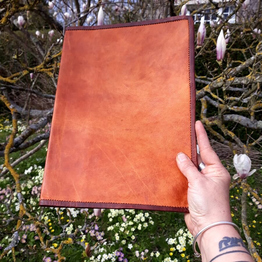 Grand couvre-livre / Protège cahier A4  en cuir naturel