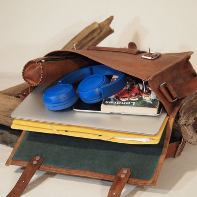 Petit cartable, bords carrés.