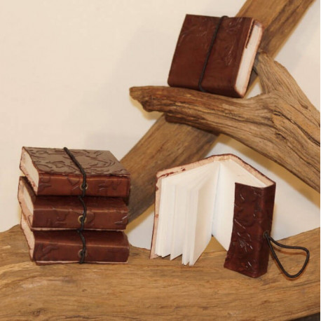 Mini carnet en cuir repoussé