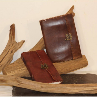 Grimoire en cuir à crochet médiéval jeux de rôle GN carnet de voyage