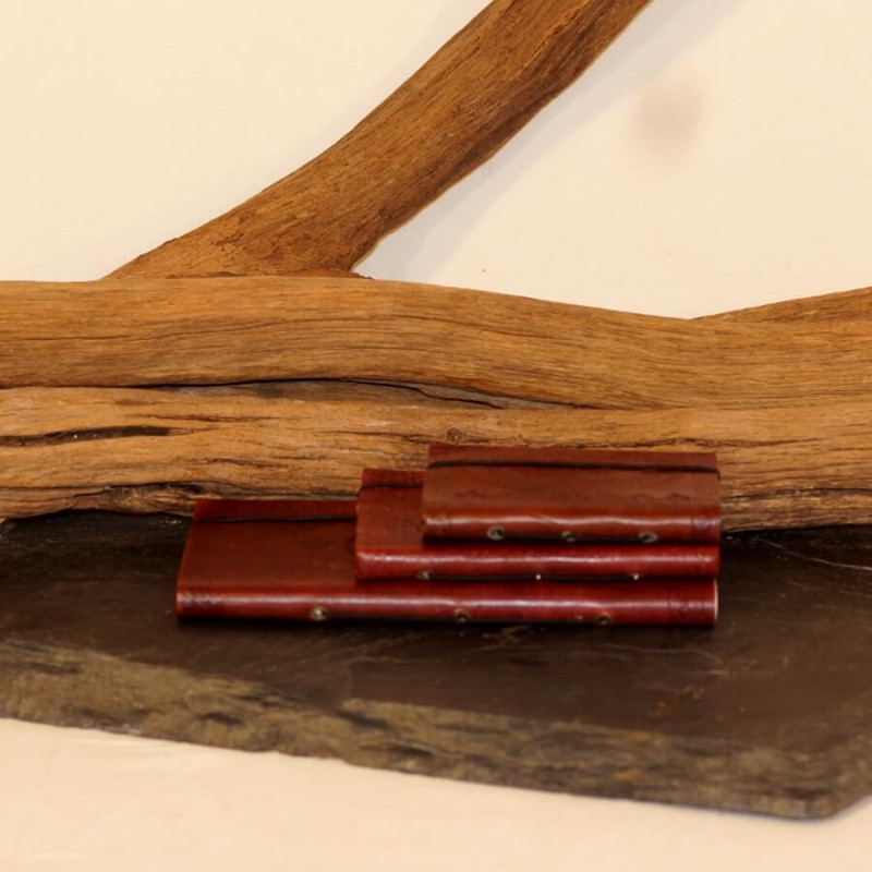 calepin en cuir repoussé vintage médiéval steampunk