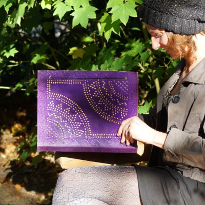 Grand carnet en cuir coloré, poinçonné - JaliWalli