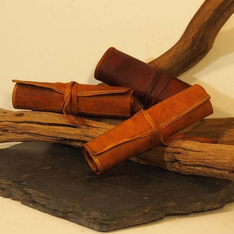 Trousse en cuir de 11 ciseaux à bois