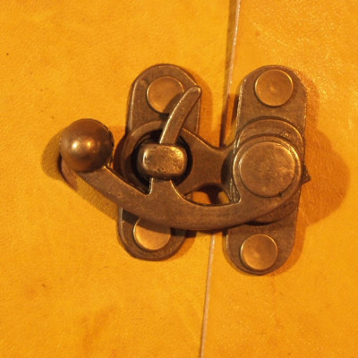 Grand calepin en cuir coloré, crochet, XXL