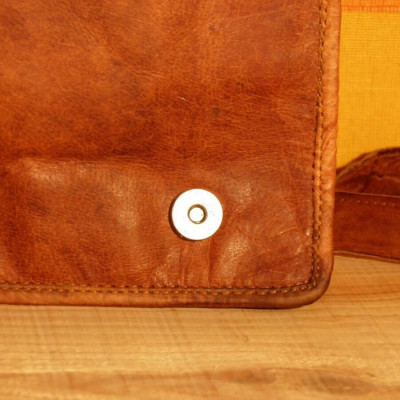 besace caratble en cuir naturel artisanal