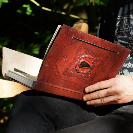 Grand carnet en cuir, frappé, pierre