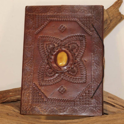 Grand carnet en cuir, frappé, pierre