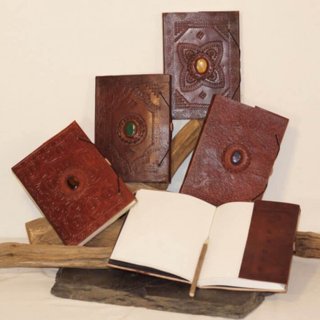 Grand carnet en cuir, frappé, pierre