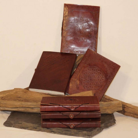 Grand carnet en cuir, frappé, pierre