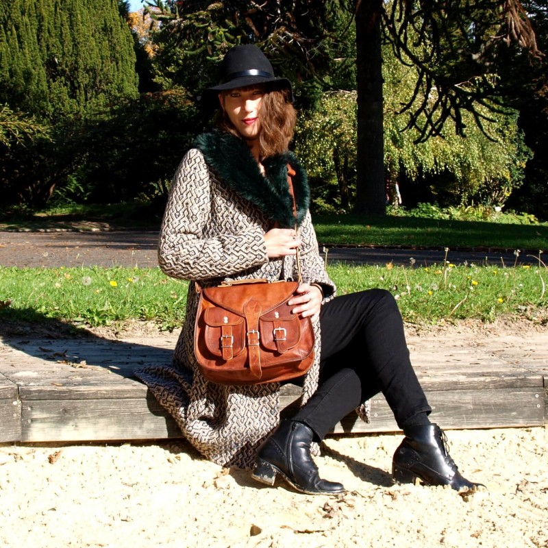Grand sac à main femme en cuir vintage à bandoulière médiéval