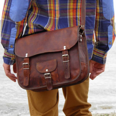 Petit cartable, bords carrés.