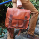 Grand caratble en cuir artisanal vintage