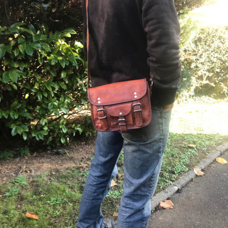 petite-sacoche-cuir-homme-vintage-bandoulière-cartable-T1