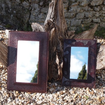 Miroir avec cadre en cuir frappé (small)