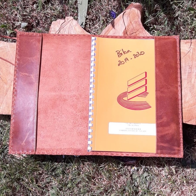 Carnet Midori en cuir véritable. Midori Traveler's Notebook officiel.