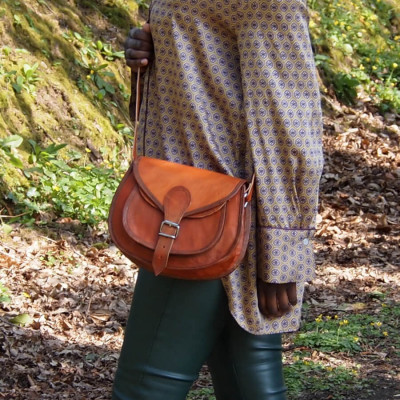 sacoche haute femme à bandoulière en cuir naturel vintage marron artisanat