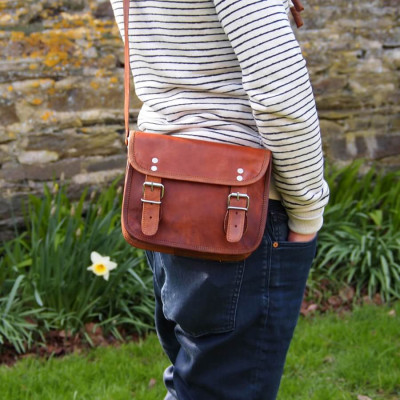 Sacoche Bandouliére Petite et Rétro pour Homme - Sac de Jour