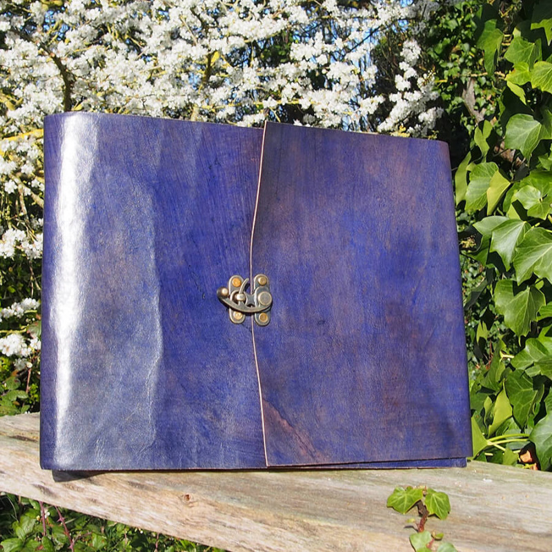 carnet à dessin cuir coloré à crochet paysage grand format