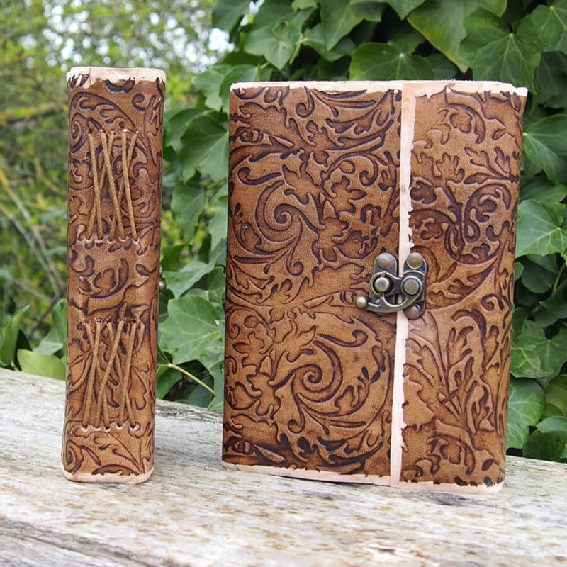 Carnet en cuir "rétro" - arabesque