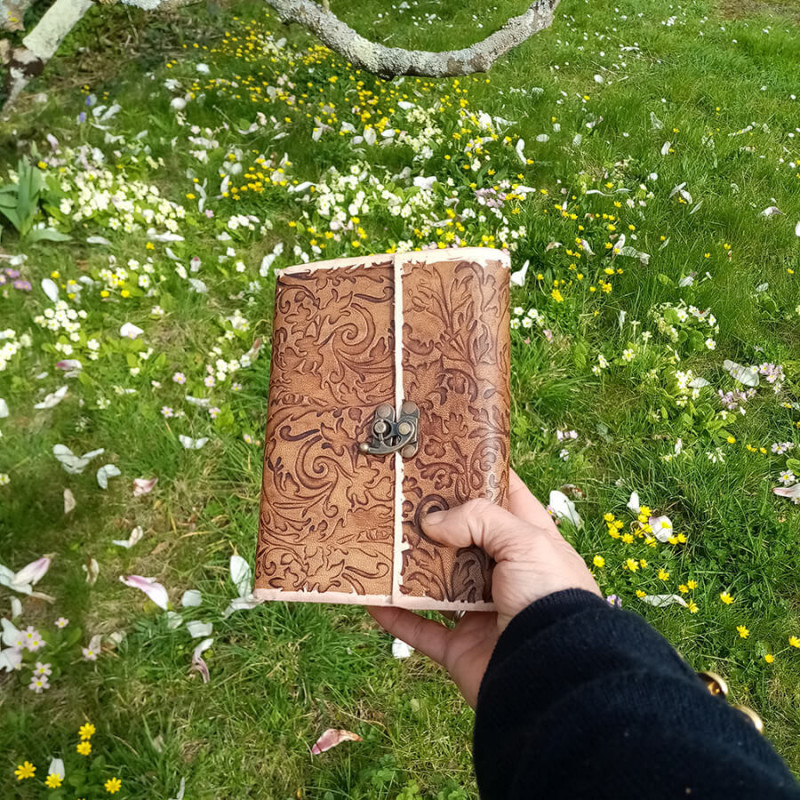 Carnet en cuir "rétro" - arabesque