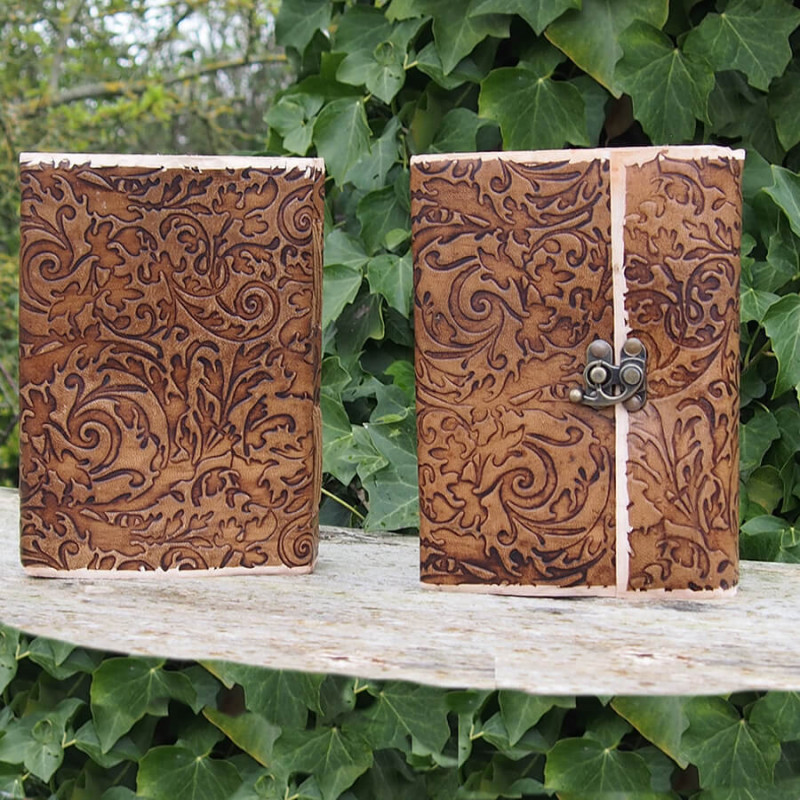 Carnet en cuir "rétro" - arabesque