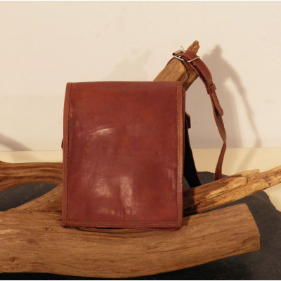 petite-sacoche-cuir-homme-vintage-bandoulière-à rabat-T1