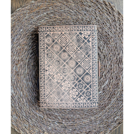 Carnet en cuir noir et blanc Arbre de vie - grimoire artisanal à crochet en laiton - format M