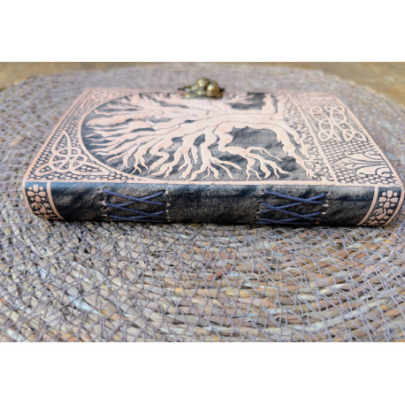 Carnet en cuir noir et blanc Arbre de vie - grimoire artisanal à crochet en laiton - format M